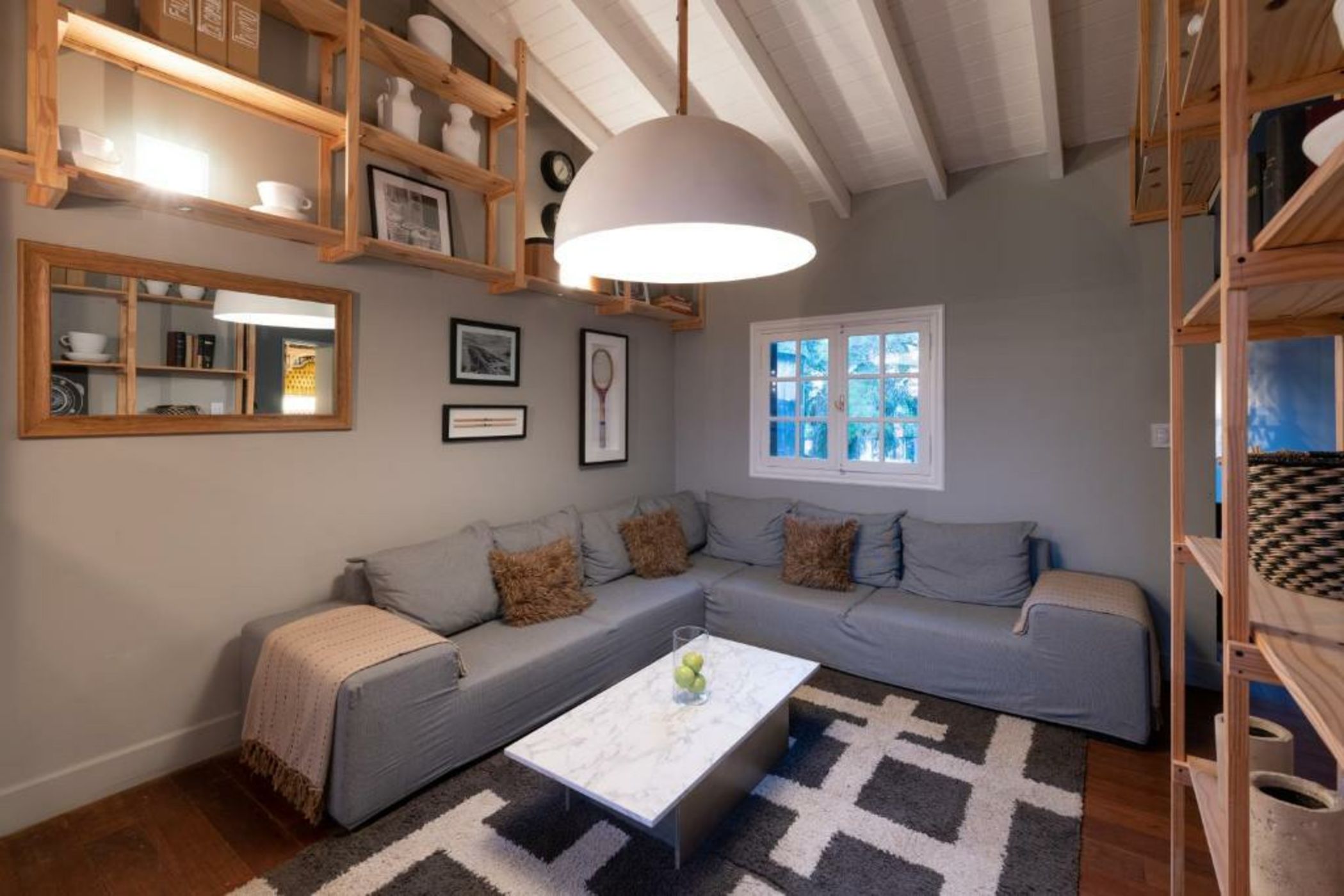 Onas Hostel & Suites