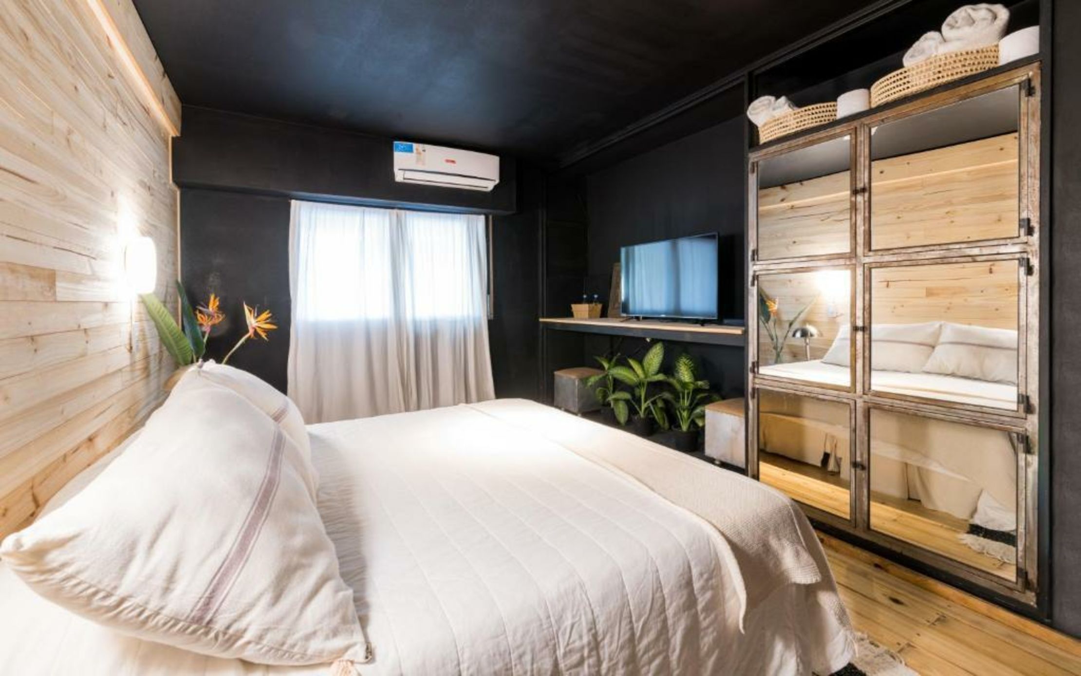 Onas Hostel & Suites