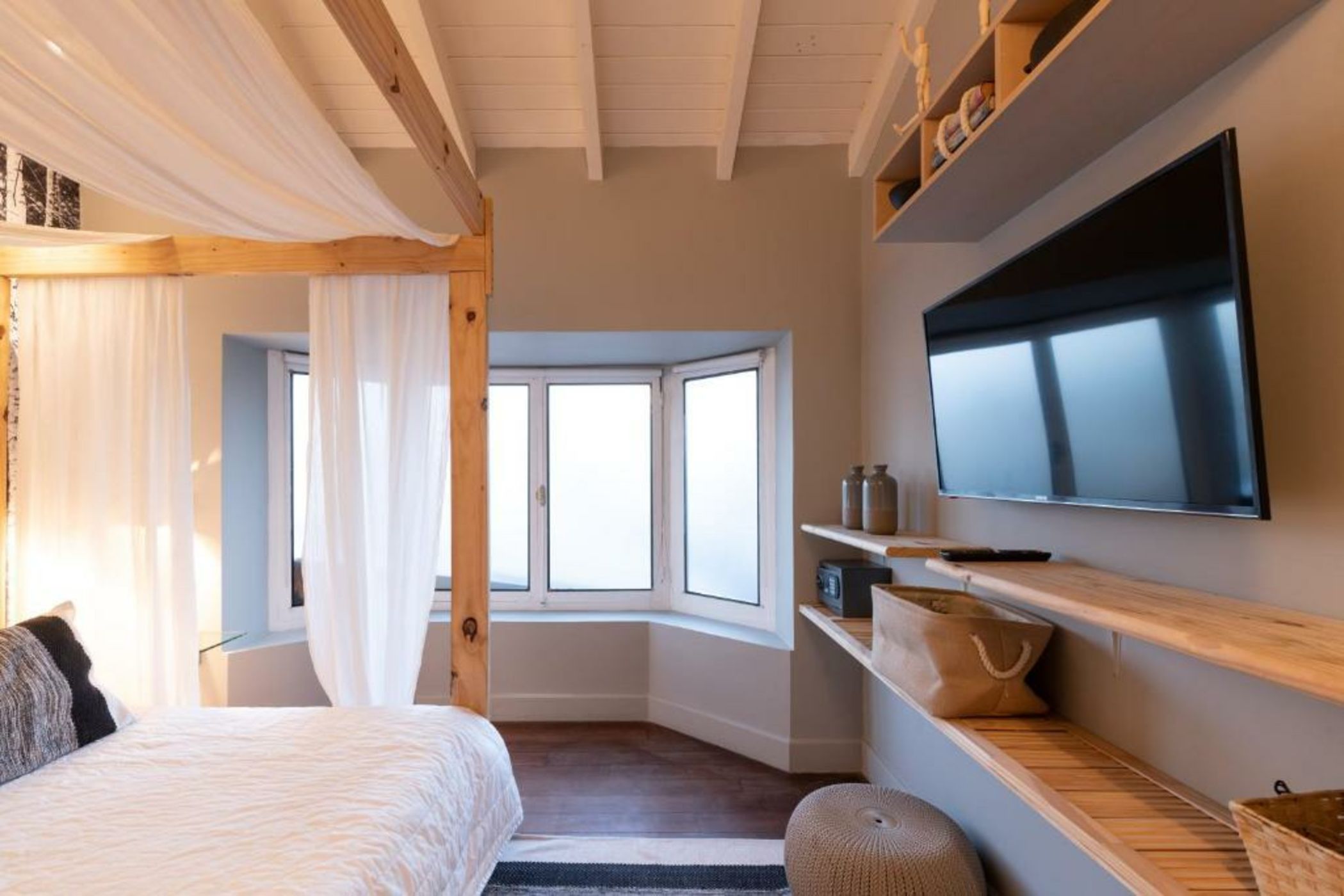 Onas Hostel & Suites