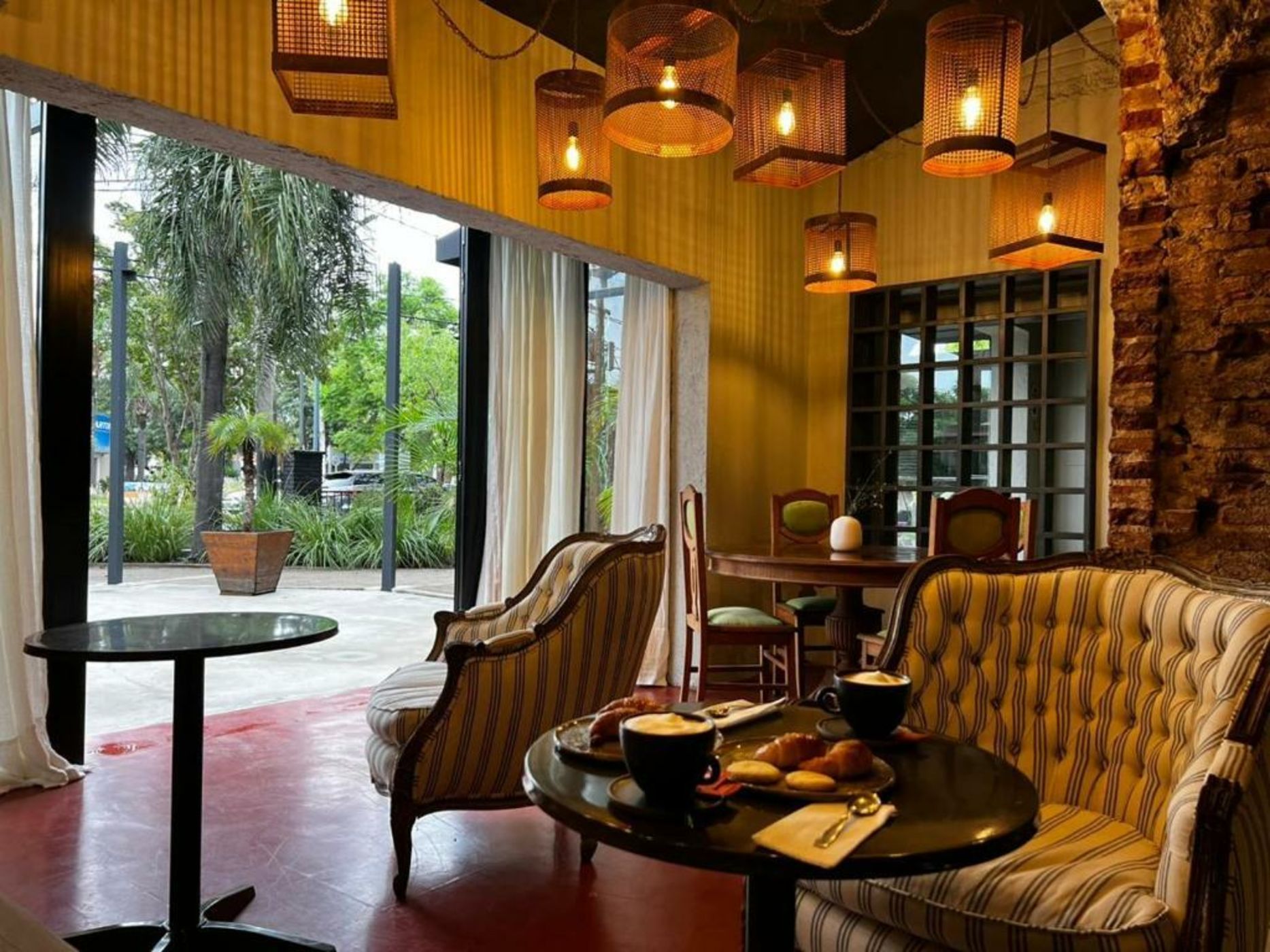 Onas Hostel & Suites