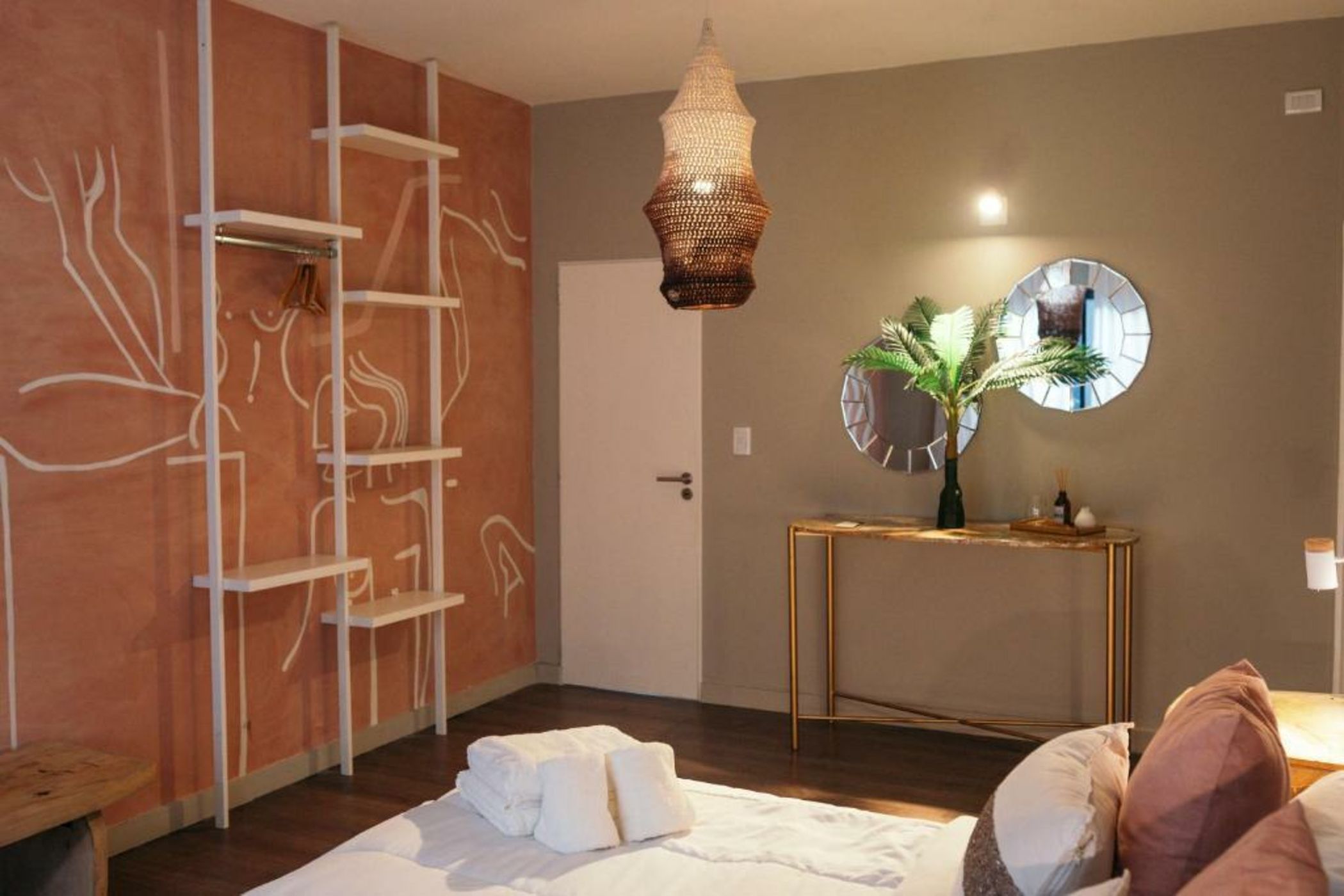 Onas Hostel & Suites