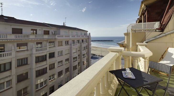 Jai Alai Beach Apartment by FeelFree Rentals