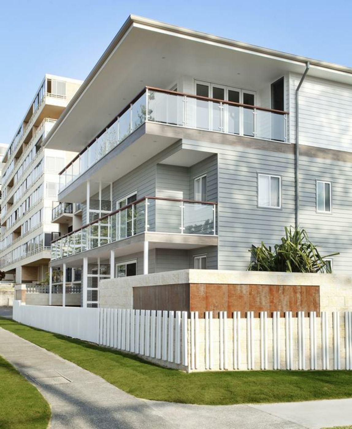 Bujerum Apartments on Burleigh