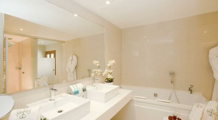 L’Hermitage Hotel & Spa