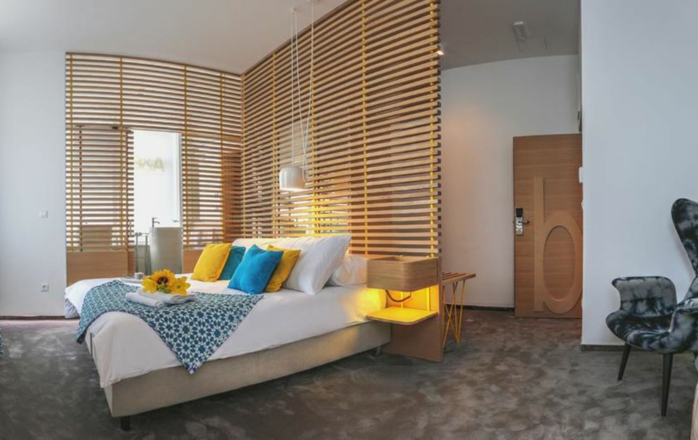 Bed & Atmosphere Rooms