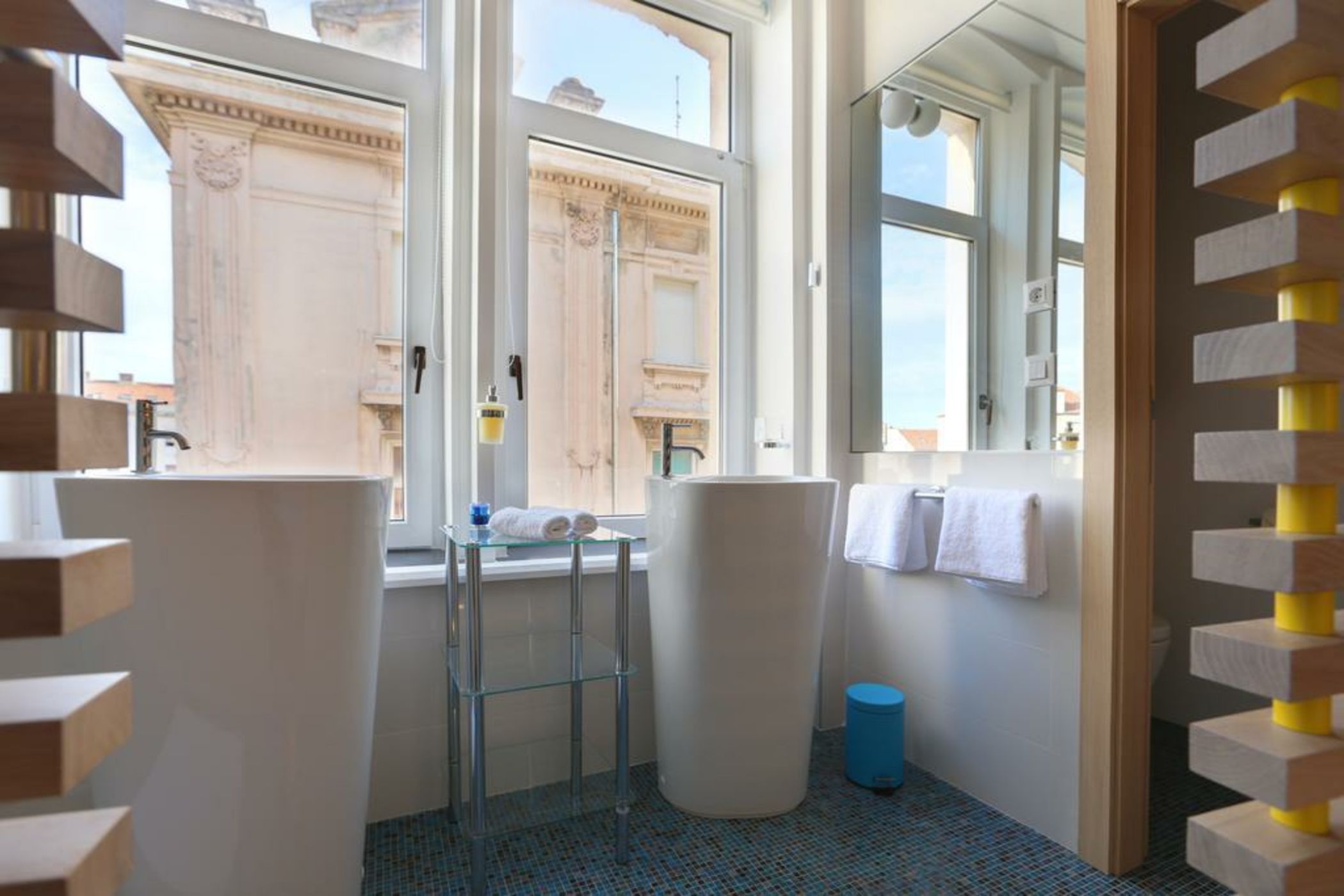 Bed & Atmosphere Rooms