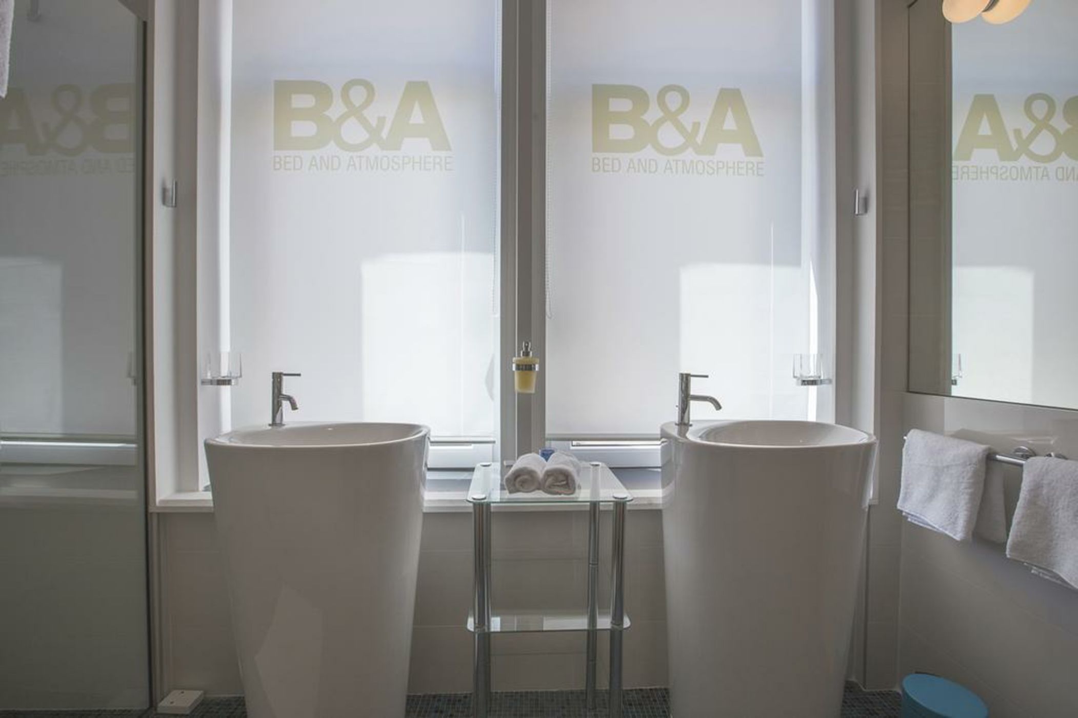 Bed & Atmosphere Rooms