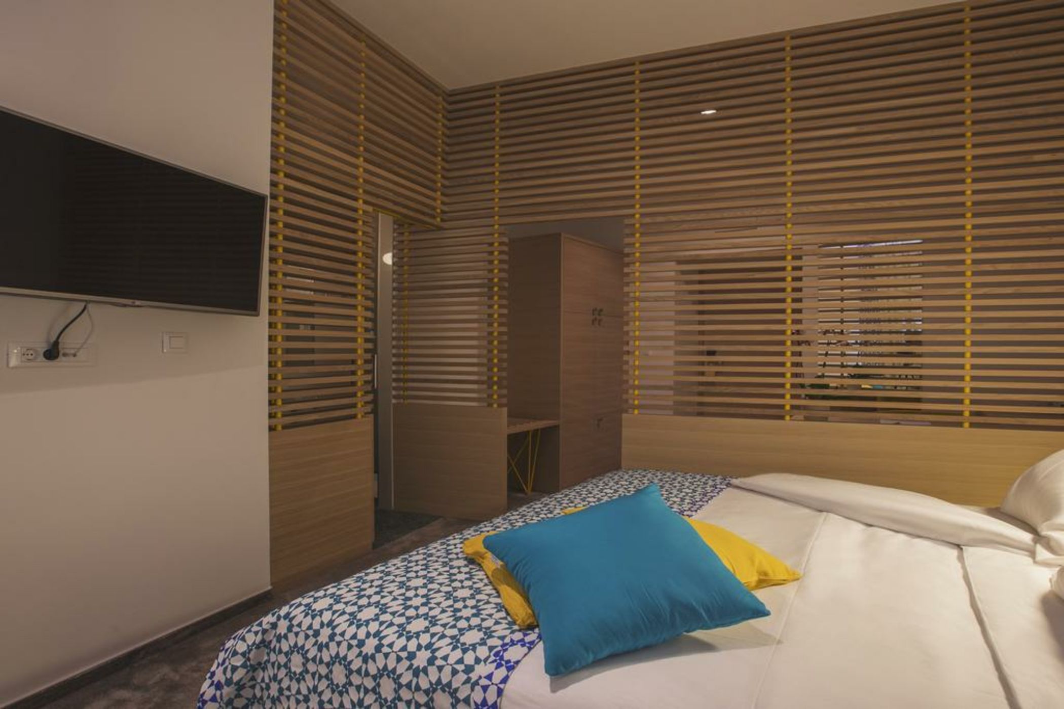 Bed & Atmosphere Rooms