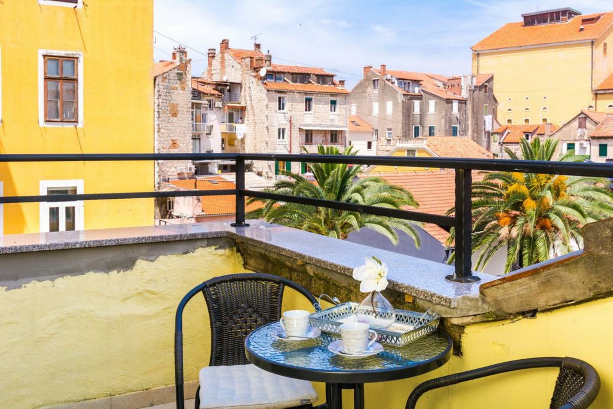 Bed & Atmosphere Rooms