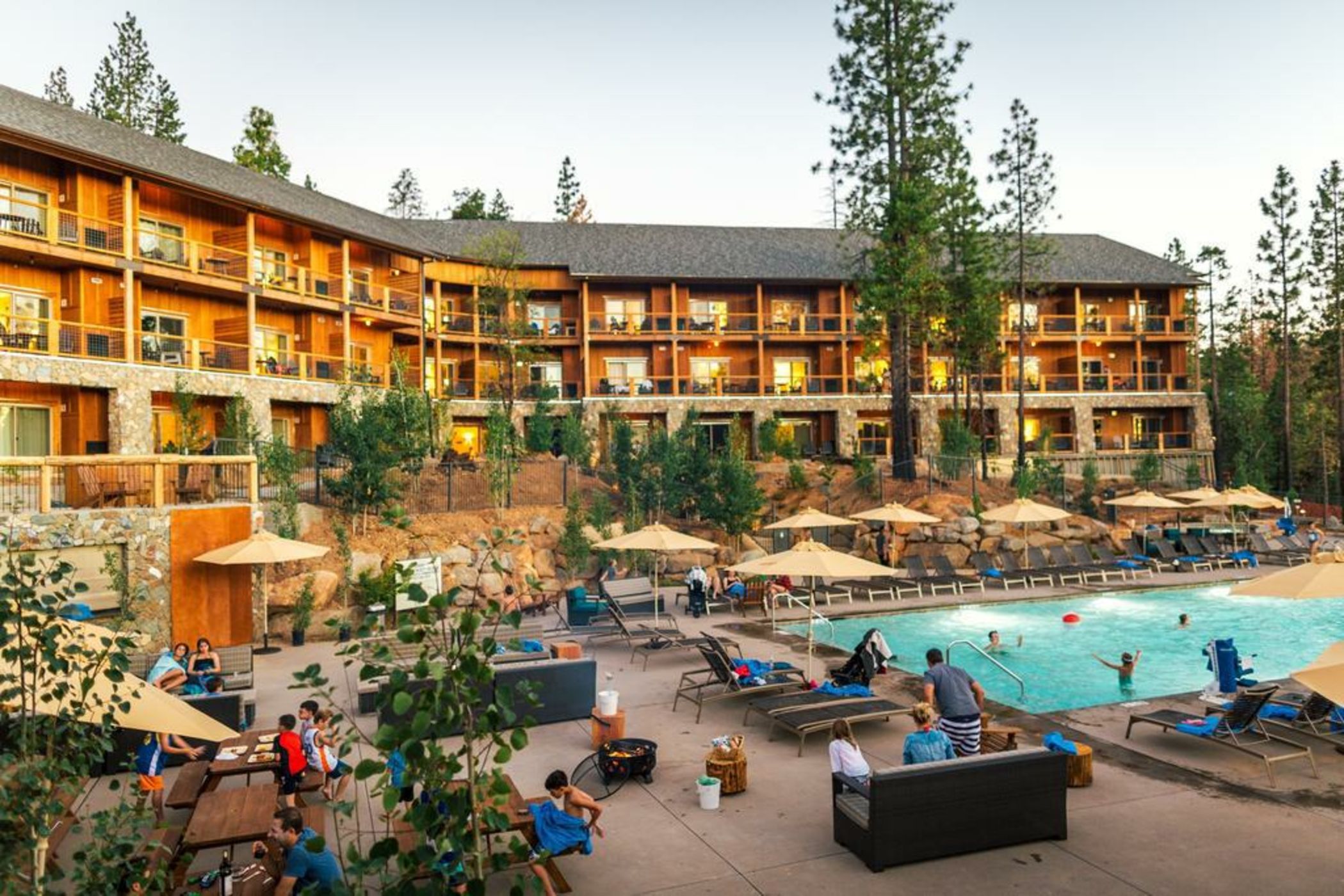 Rush Creek Lodge at Yosemite