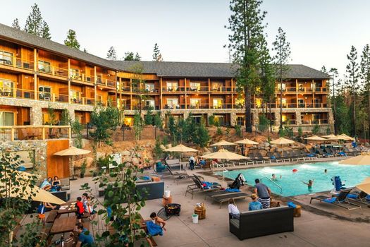 Rush Creek Lodge at Yosemite