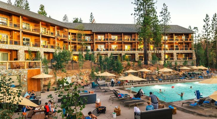 Rush Creek Lodge at Yosemite