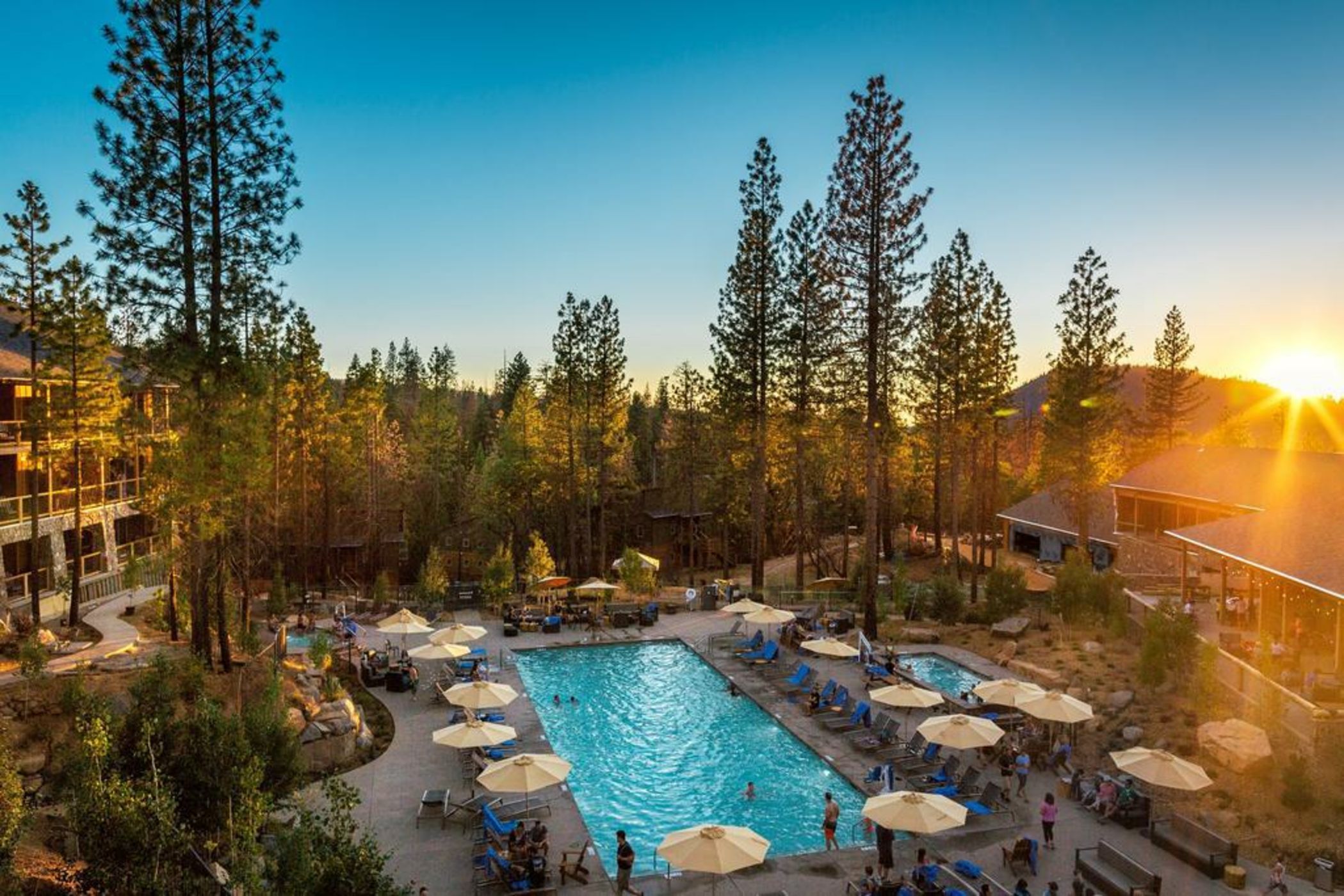 Rush Creek Lodge at Yosemite