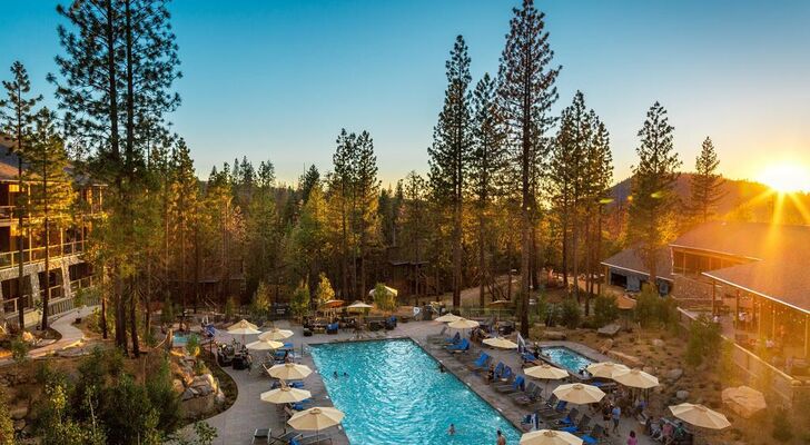 Rush Creek Lodge at Yosemite