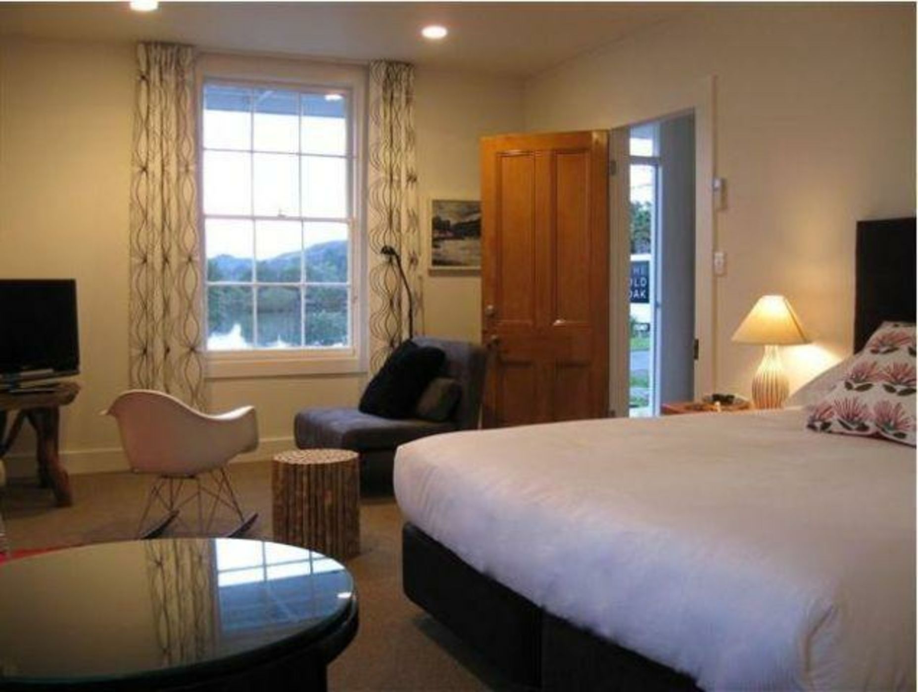 The Old Oak Boutique Hotel