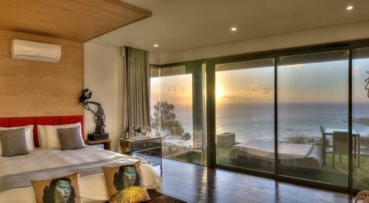 Sea Star Rocks Luxury Suites