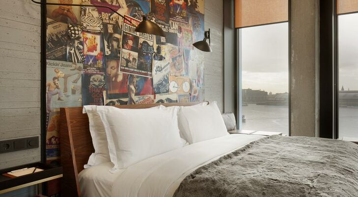 Sir Adam Hotel