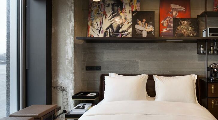 Sir Adam Hotel