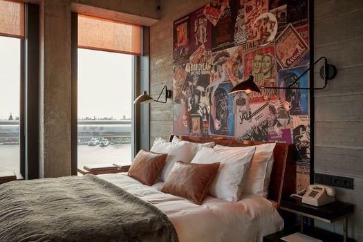 Sir Adam Hotel
