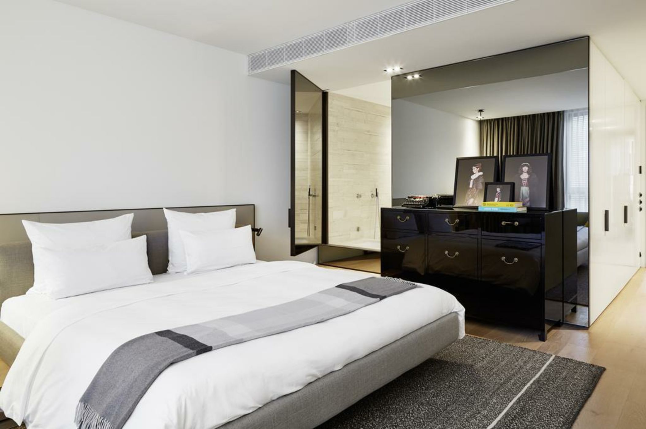 Roomers Baden-Baden, Autograph Collection