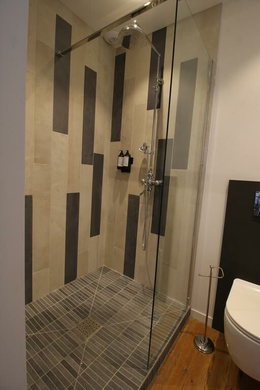 room 85513509 512x768