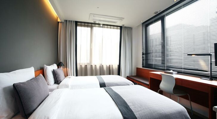 Floral Hotel ShinShin Seoul Myeongdong