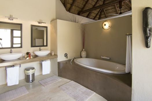 Naledi Bushlodge