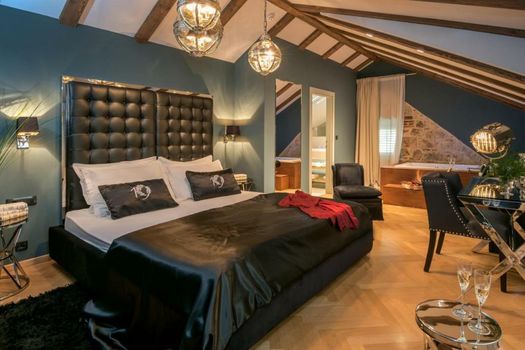 Heritage Hotel 19