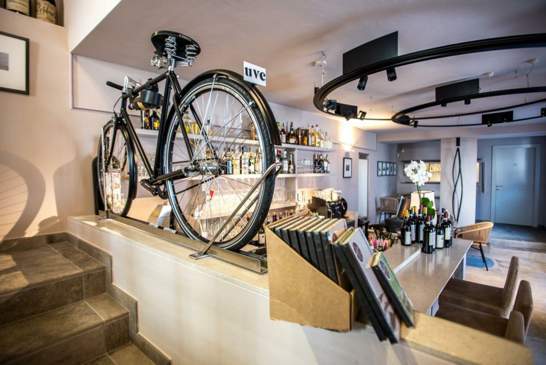 Uve Rooms & Wine Bar