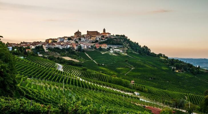 Uve Rooms & Wine Bar
