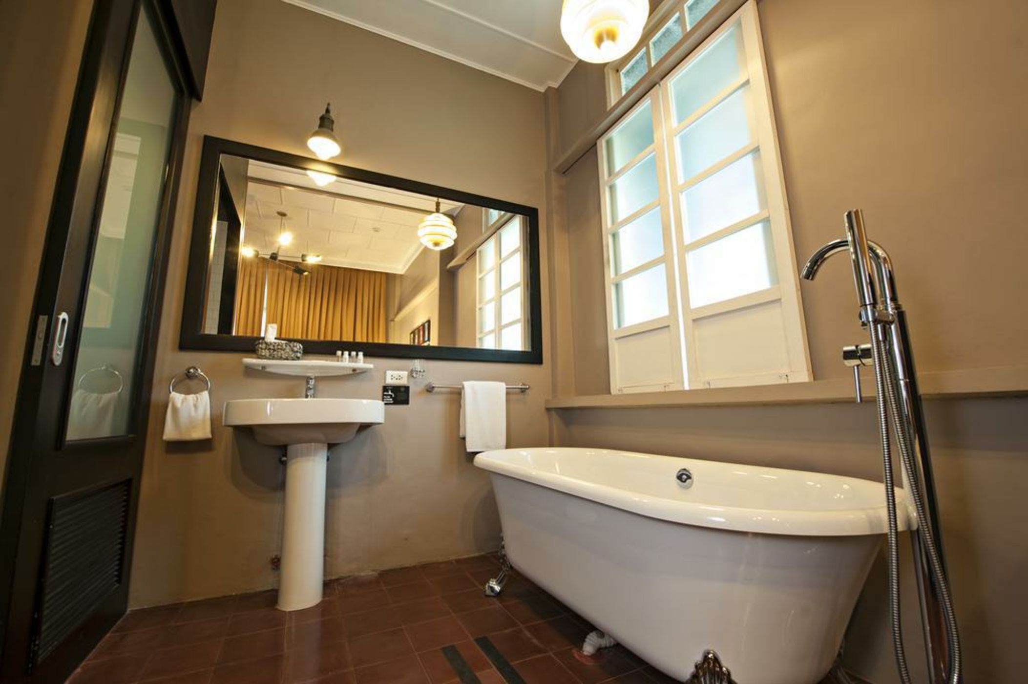 The Henry Hotel Manila