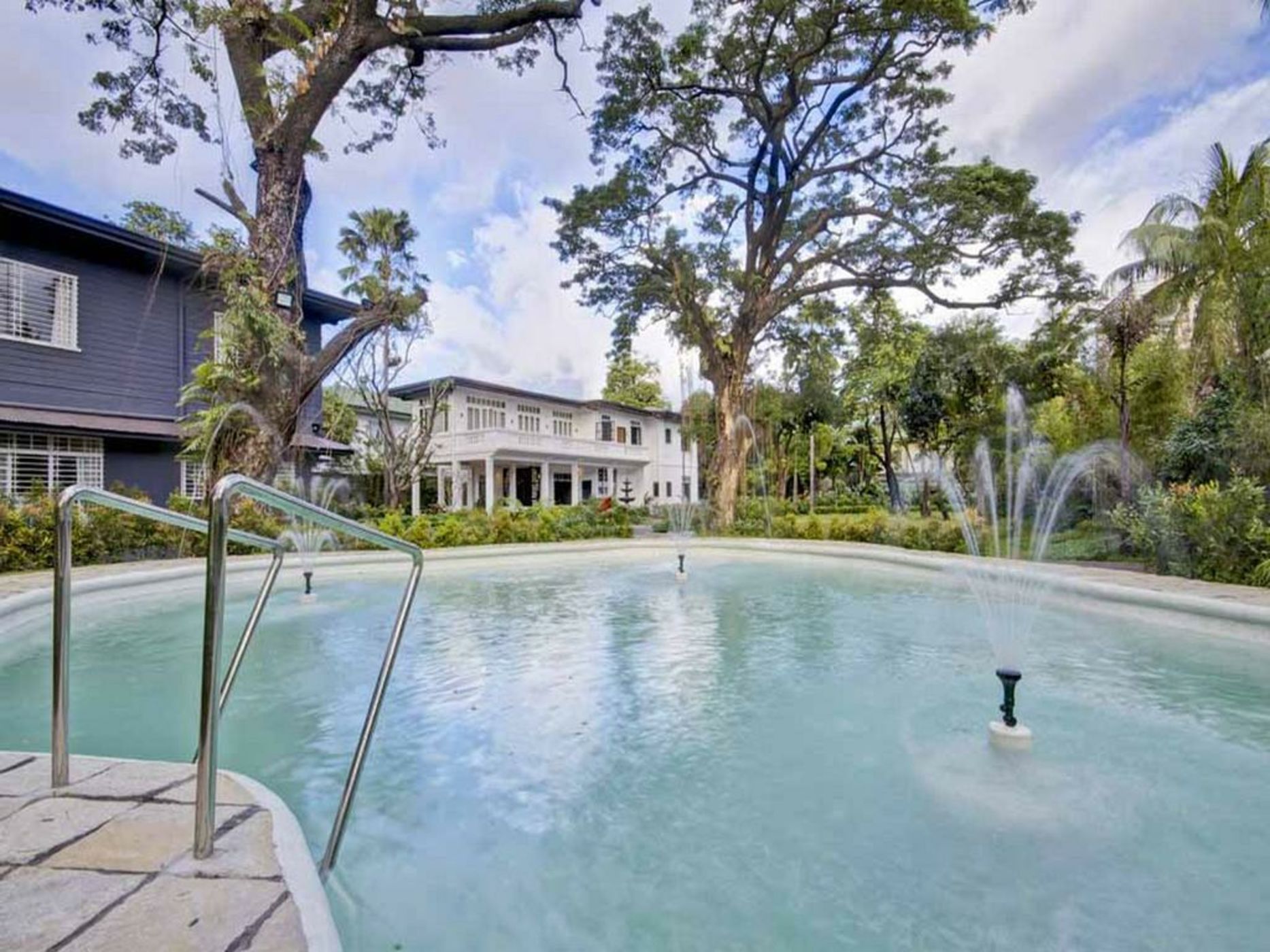 The Henry Hotel Manila