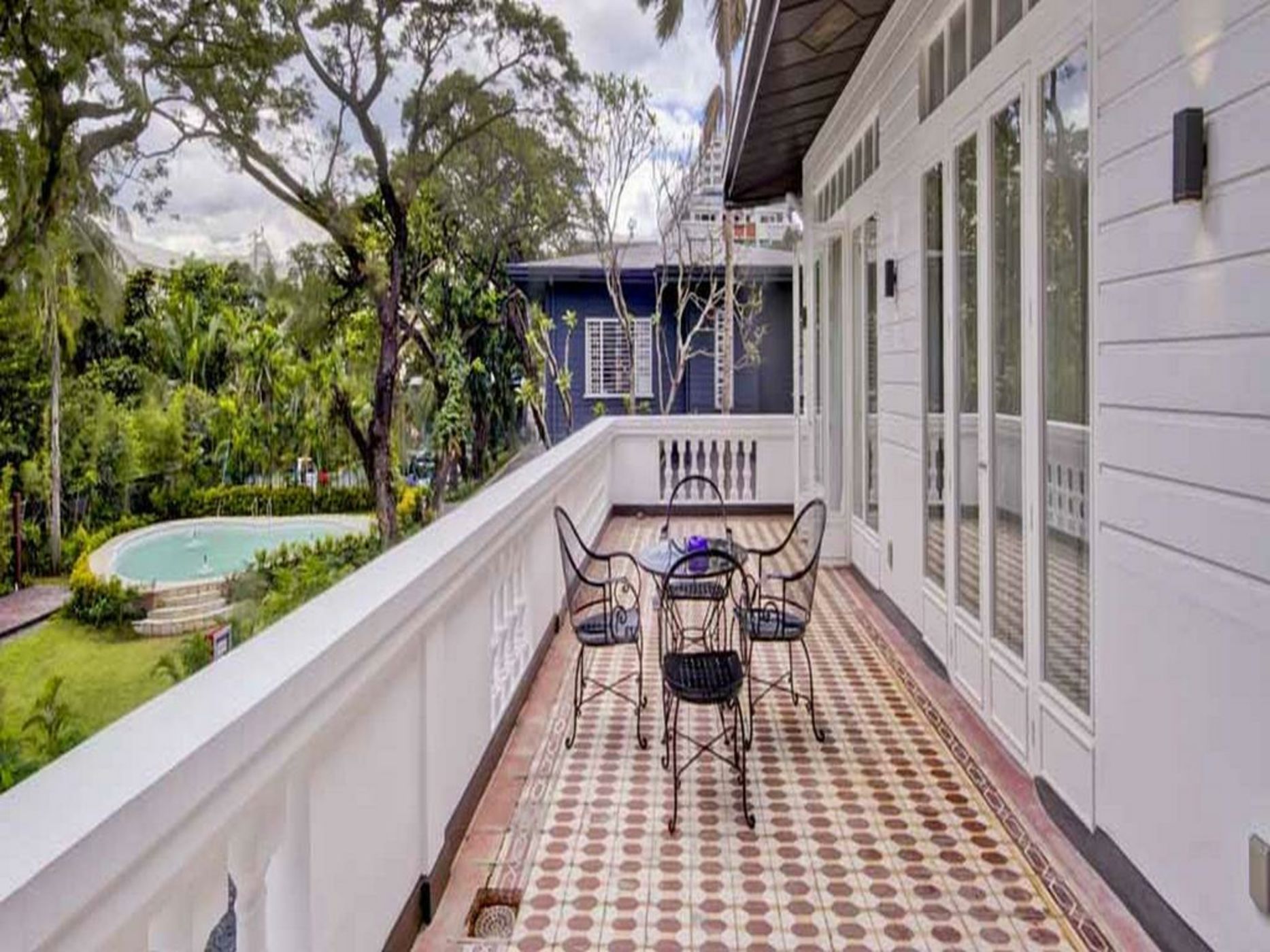 The Henry Hotel Manila