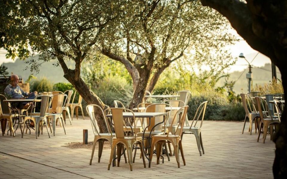 
¡Cuidado! 49+  Raras razones para el Hotel La Bisbal D Empordà! Si quiere disfrutar de sus próximas vacaciones o de un largo periodo de descanso cerca del mar y en una ciudad con un clima fantástico, escoja la baix empodrdà como destino y immogrupstar como su.
