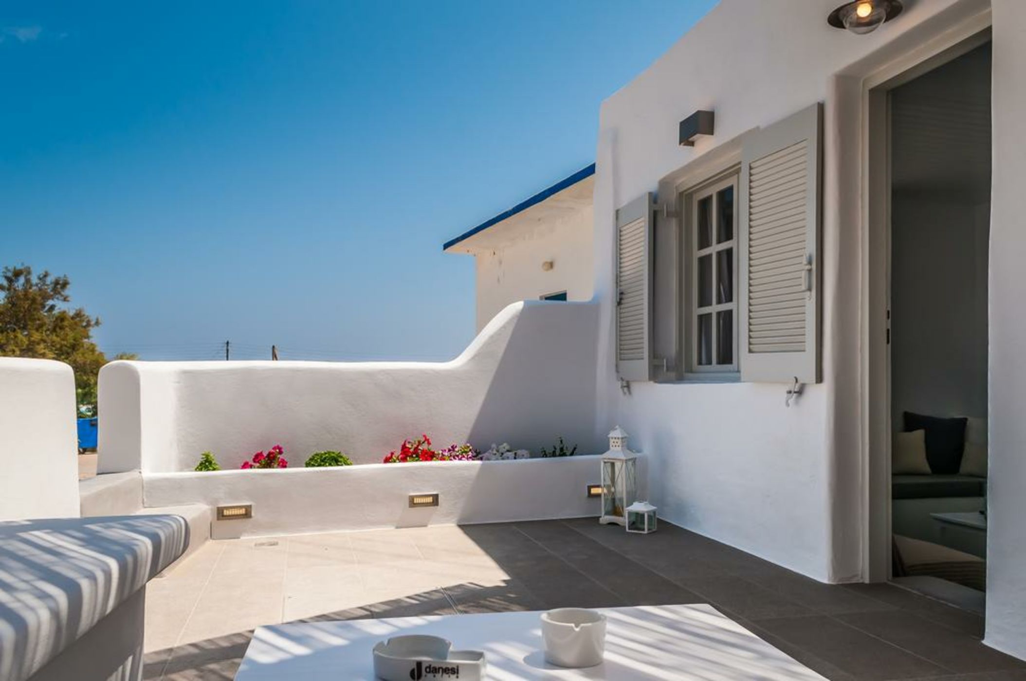 Aerides Mandrakia Milos