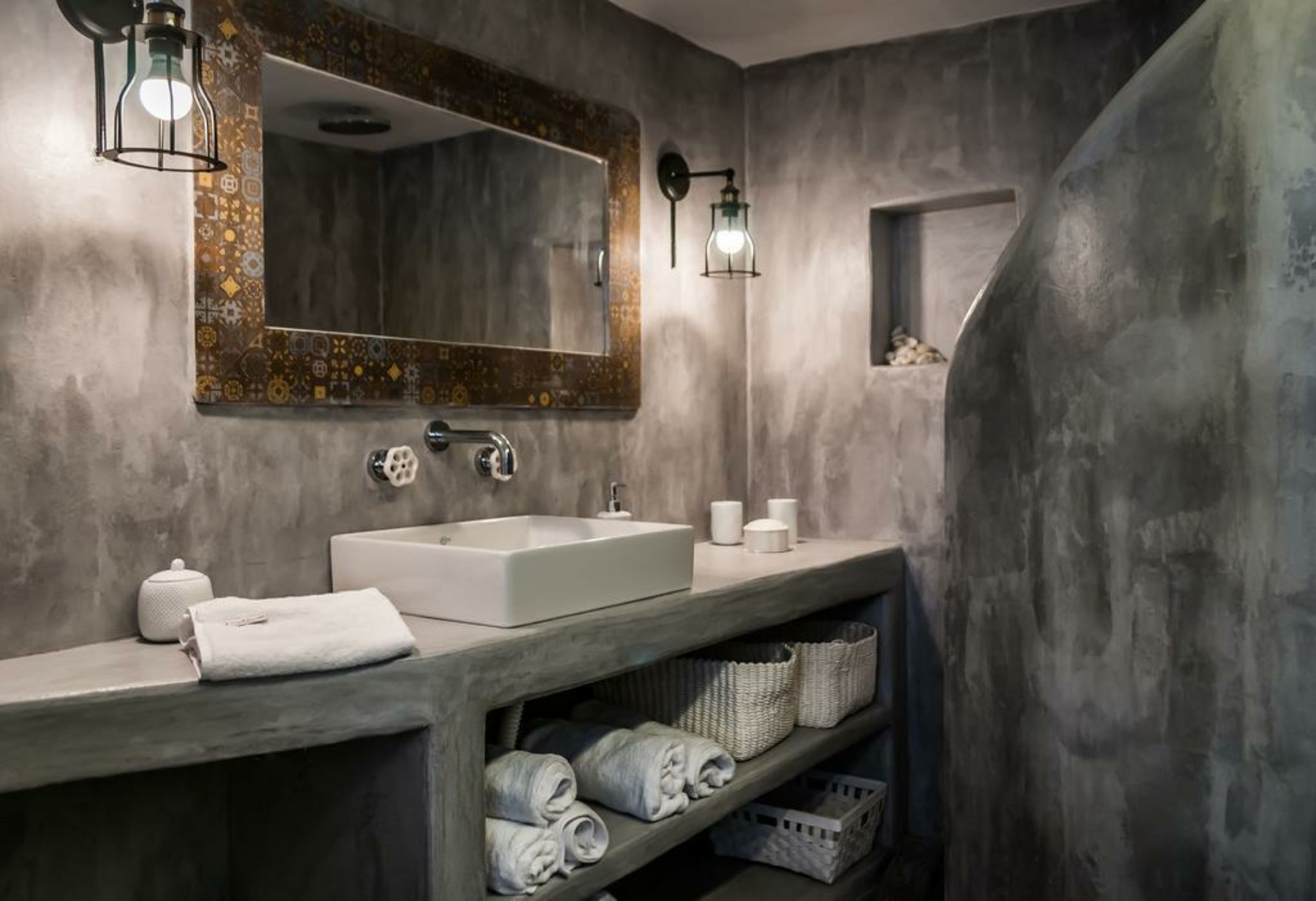 Aerides Mandrakia Milos