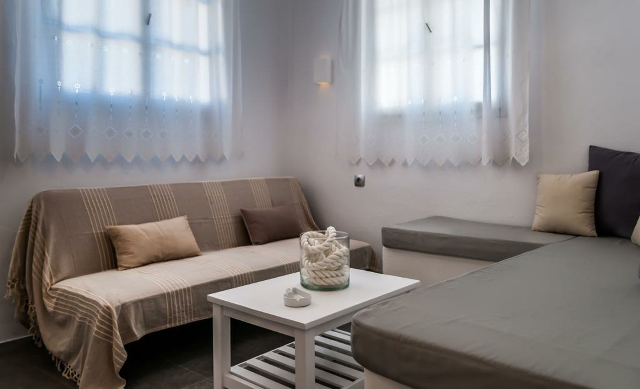 Aerides Mandrakia Milos