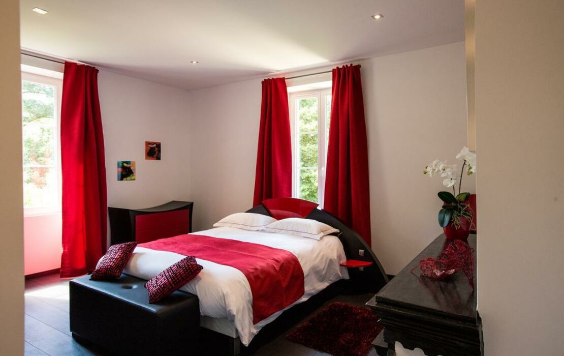 Château de Maraval, a Design Boutique Hotel Cénac-et-Saint-Julien, France