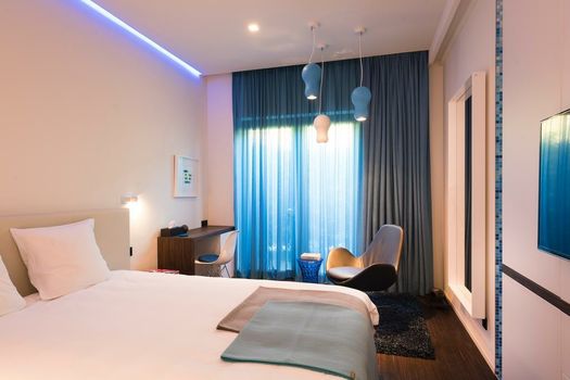 Lithium Bed, Zen & Breakfast