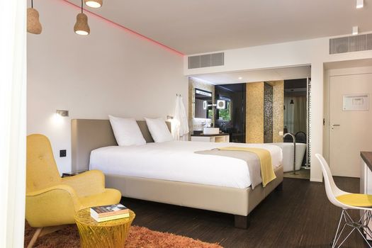 Lithium Bed, Zen & Breakfast