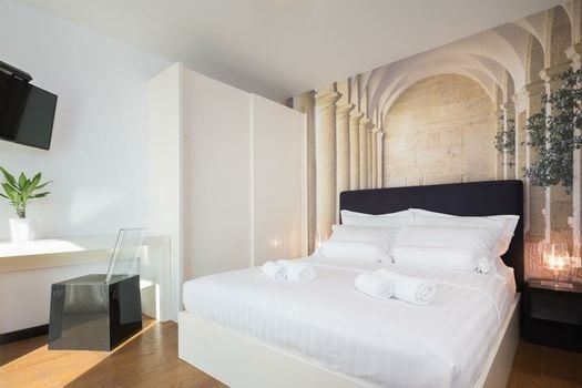 Villa Gloss