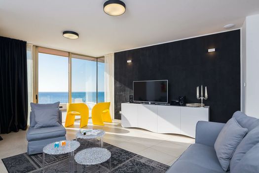 Villa Gloss