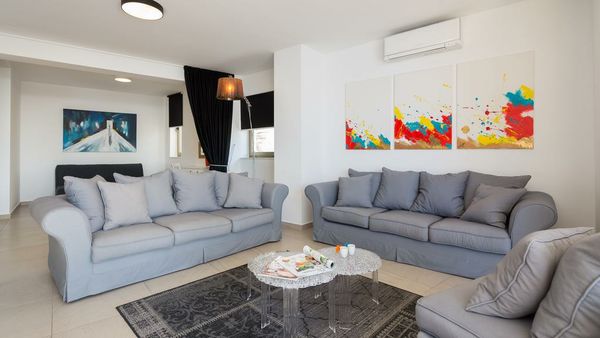 Villa Gloss