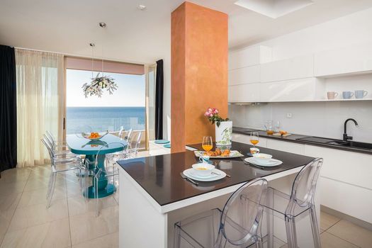 Villa Gloss