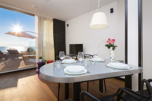 Villa Gloss