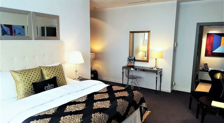 Luxury Apartments Mondrian Old Town