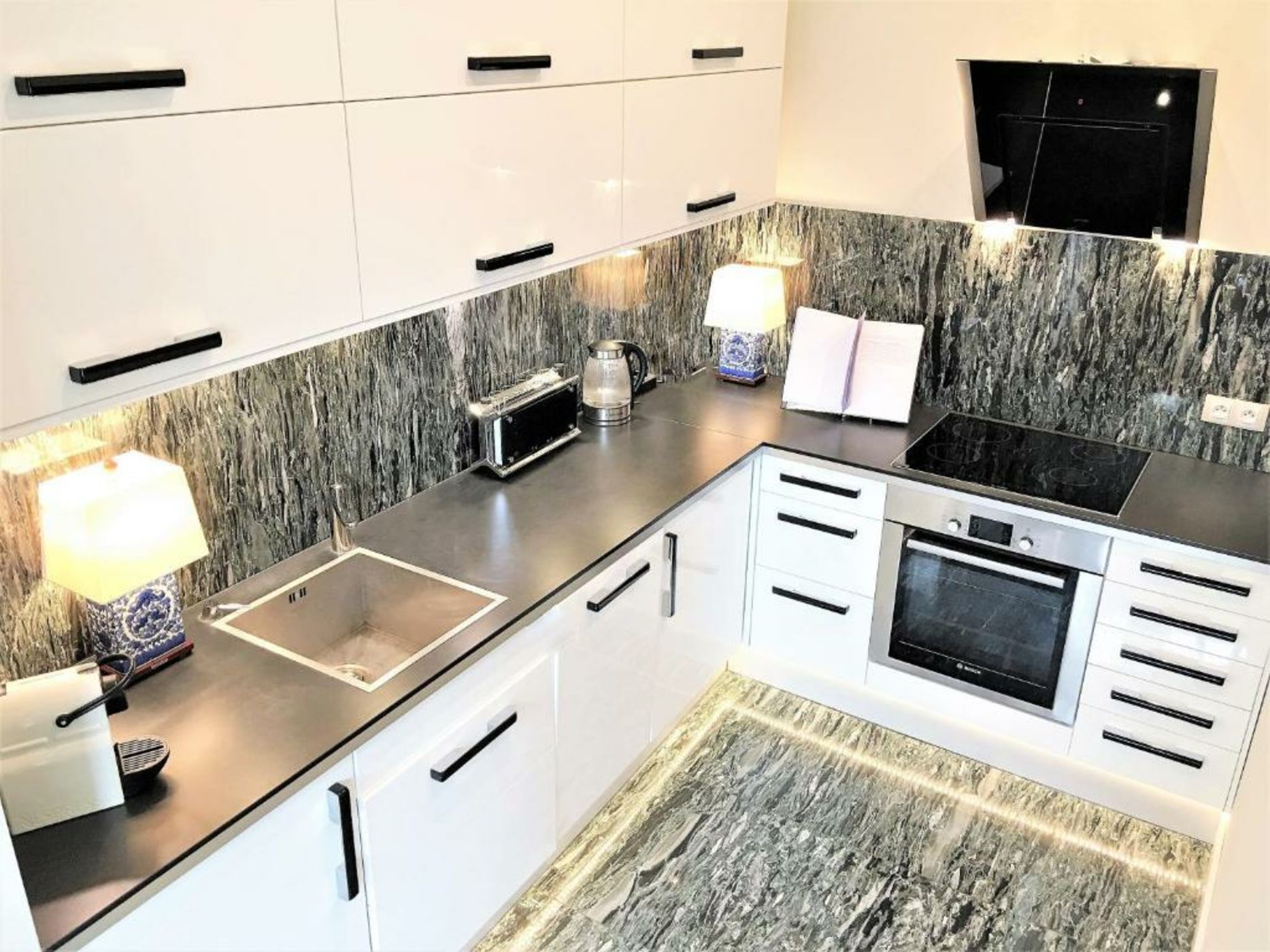 MONDRIAN Luxury Suites & Apartments Krakow Old Town