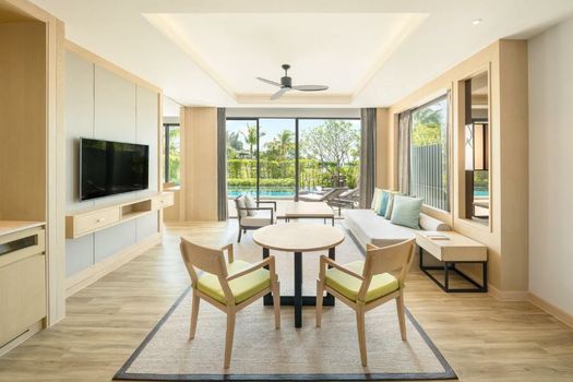 Le Meridien Khao Lak Resort & Spa