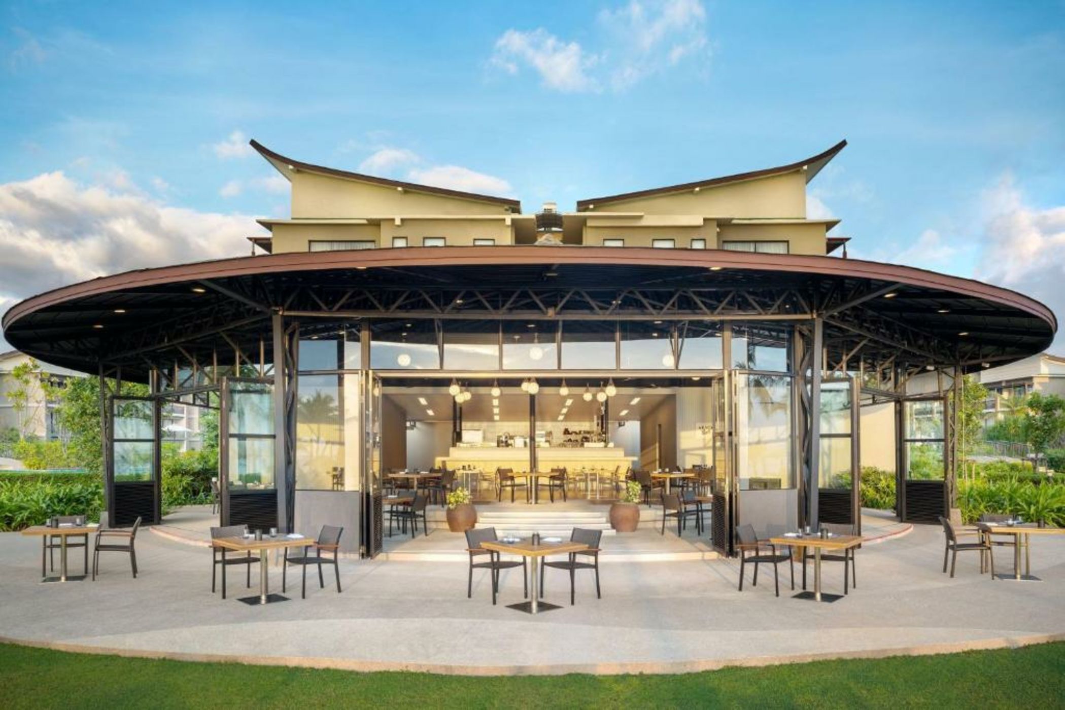 Le Meridien Khao Lak Resort & Spa