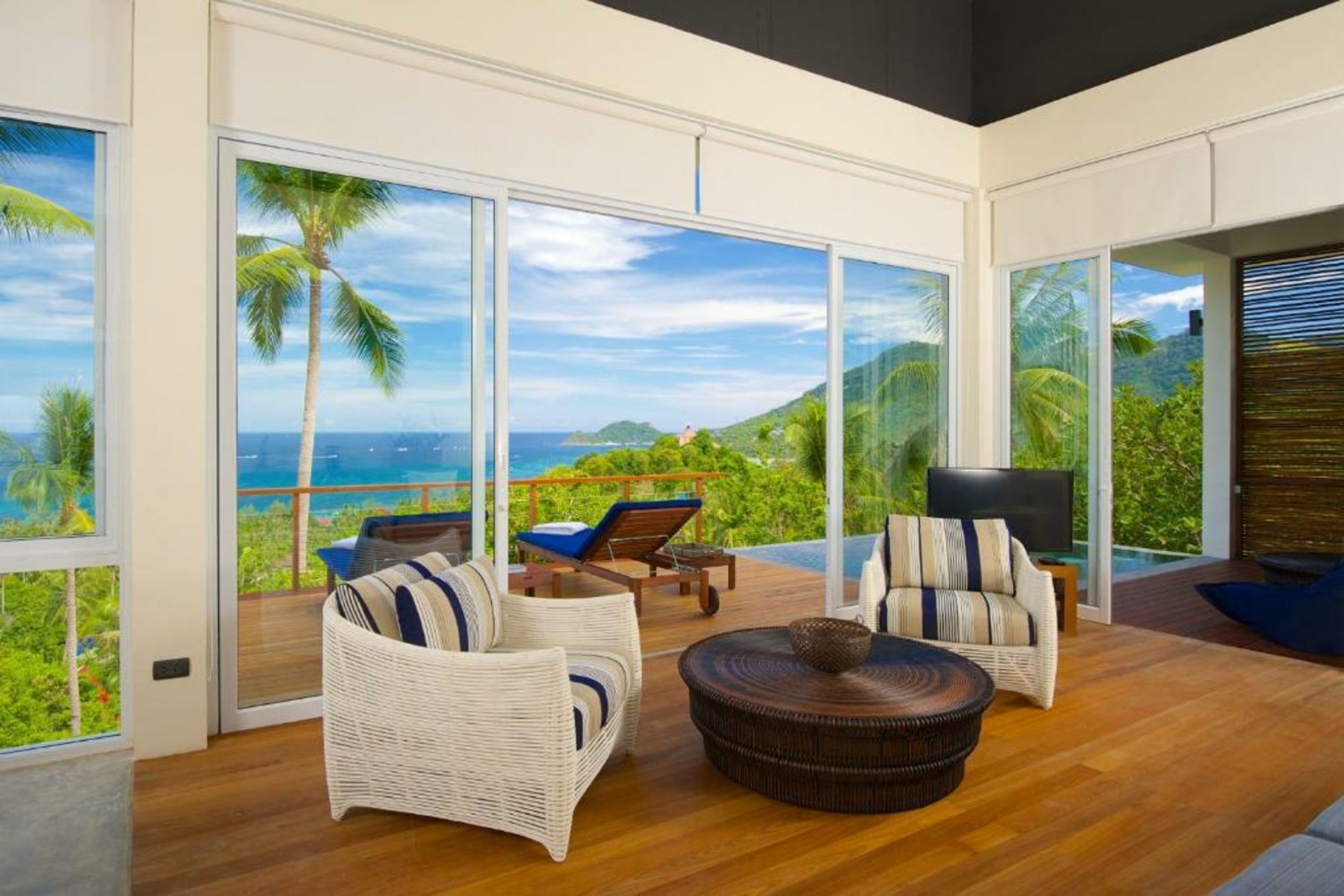 Overthemoon Luxury Pool Villas